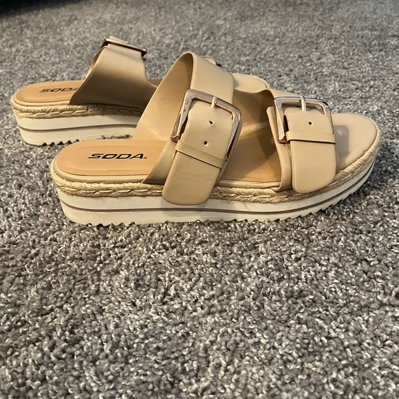 Buckle sandals - Picture 2 of 3